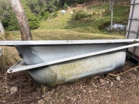 2x Metal Bathtubs (QTY CHOICE 687 - 693) - 2