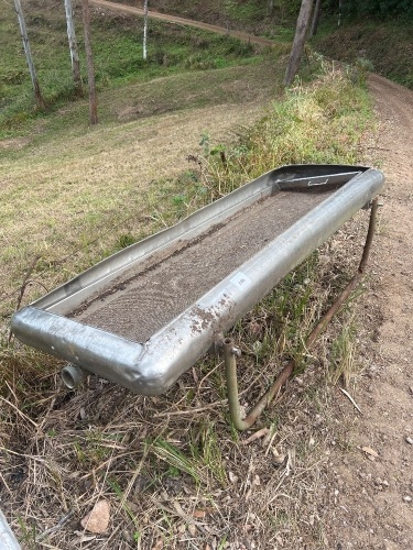 Stainless steel garden bed on legs