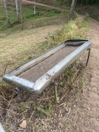 Stainless steel garden bed on legs
