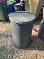 Plastic compost bin