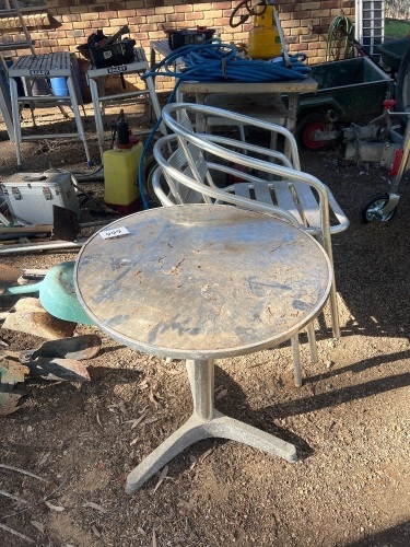 Chromed steel outdoor setting