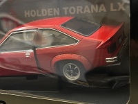 1976 Holden Torana LX-SS-A9X Flamenco Red - 0012/5000 - AUTOart - 73452 - Damaged Rear Number Plate Decal - 3
