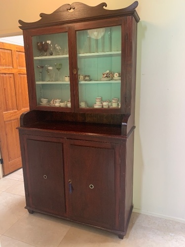 Colonial Australian Pine 2 Door Hutch with 2 Door Glazed Top