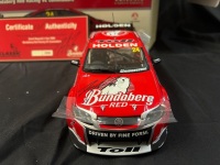 2009 Holden Commodore VE #24 David Reynolds - Bundy Red - ATCC - 1062/2000 - Classic Car - 18384 - Car On Bonnet & Certificate Signed David Reynolds - 5