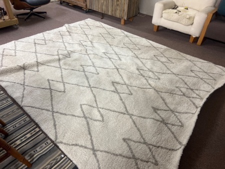 Large White with Grey Design Fluffy Carpet Softstep Gertmenian