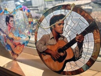 2 x Decorative Elvis Presley Stained-Glass Style Suncatchers - 3
