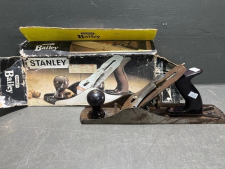 Vintage Stanley Bailey No.4 Smoothing Bench Plane in Original Box