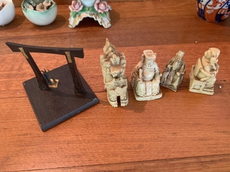 4 Small Resin Asian Figures inc. Foo Dog + Mini Timber Gateway