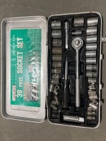 GMC Electric Orbital Sheet Sander and Sturdee Socket Set - 2