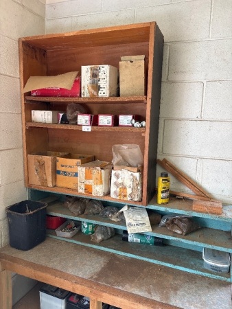 Large variety of screws and bolts