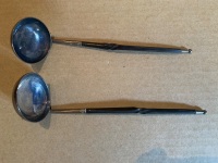 A Pair of Small Georgian Silver Sauce Ladles with Twisted Whalebone Handles - 3