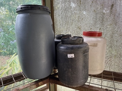 4x plastic storage containers with screw top lids
