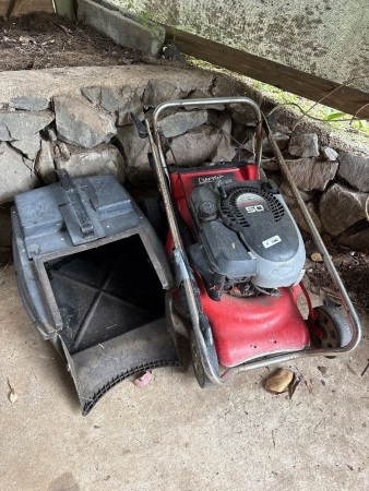 Craftsman lawnmower with catcher