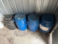 4x plastic storage containers with screw top lids