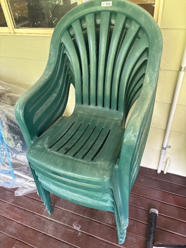 5 stacka chairs