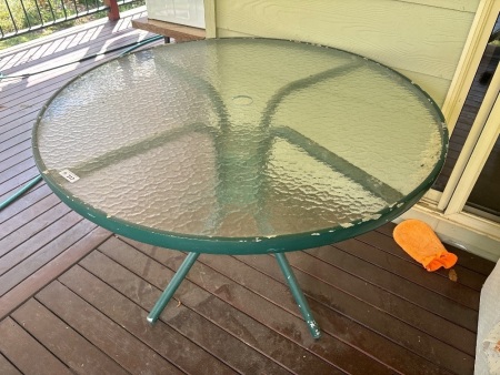 Round outdoor table