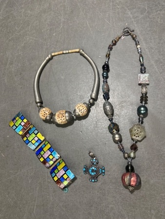 Assorted Vintage Jewellery