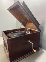 1920s Timber Cased Hand Cranked Gramophone - 2