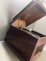 1920s Timber Cased Hand Cranked Gramophone - 3