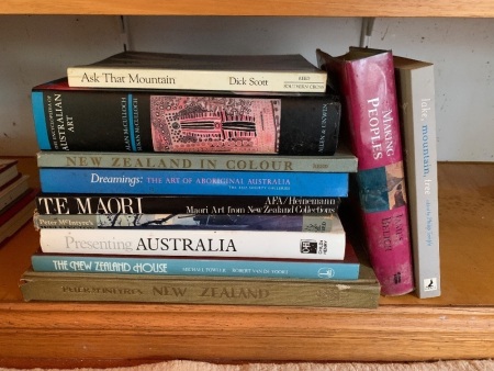 Asstd Lot of Hardback Reference Books on Australia & New Zealand