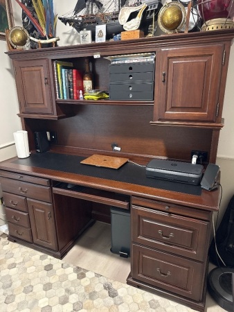 BRIDGETON office desk