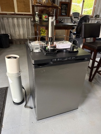 KEGLAND Series X Kegerator 187L with accessories