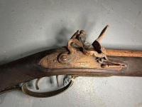 Antique Warrenter flintlock rifle with incised brass decorative fittings on the butt - 4