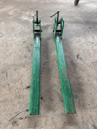 Pair of bucket forks - 2000lb capacity