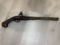 Antique flintlock/miquelet style pistols and matching dagger and sheath in felt lined wooden case - 16