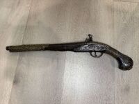 Antique flintlock/miquelet style pistols and matching dagger and sheath in felt lined wooden case - 18