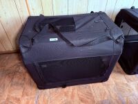 Collabsable canvas/mesh pet carrier/crate
