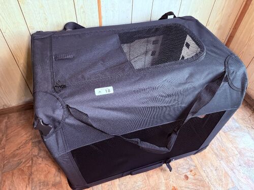Collabsable canvas/mesh pet carrier/crate
