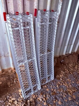 Pair of Rough Country S Bend aluminium folding ramps