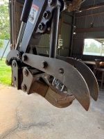 UME15 1.5t Clawler Excavator with 2x trencing buckets, borer attachment, auger, and rake - 4