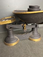 Cast iron balance scales with weights - 3