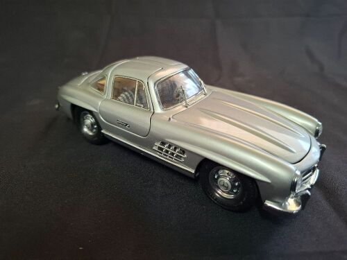 1954 Mercedes-Benz 300SL &ldquo;Gullswing&rdquo; Silver (MIB) - Franklin Mint