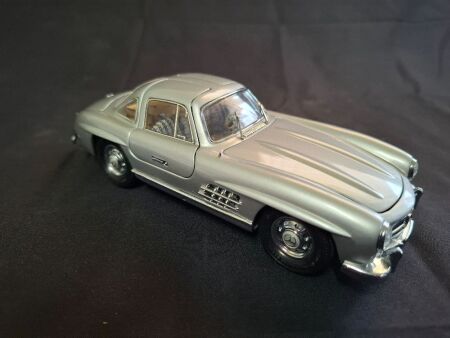 1954 Mercedes-Benz 300SL &ldquo;Gullswing&rdquo; Silver (MIB) - Franklin Mint