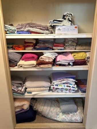 Bulk a lot of towels, linen, bedding, etc