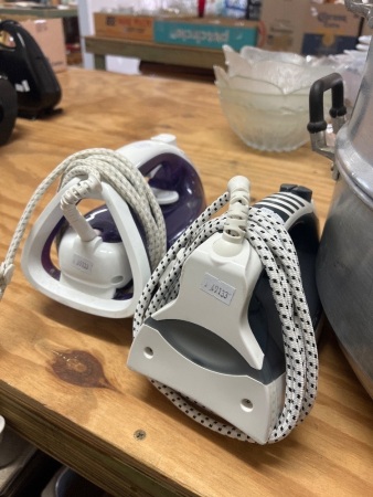 Bundle pair of steam irons Tefal & Anko
