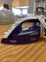 Bundle pair of steam irons Tefal & Anko - 2