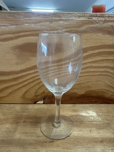 Restaurant style wine glasses 30+