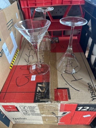 Ypsilon Italian Calice stemware - 15 glasses