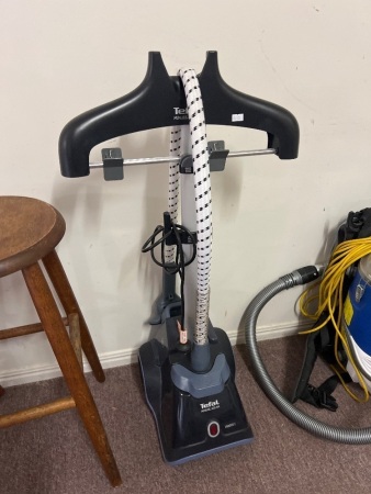 Tefal Minute Steam upright Garment Steamer