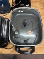 Kitchen appliance lot - Tefal Snack Collection, sunbeam pie maker, kambrook press & skillet - 3
