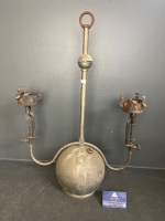 Two arm hanging oil lamp reservoir