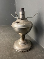 Millers Vestal USA centre draft oil lamp - 2