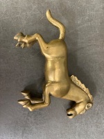 Brass horse brasses barrel bank and velvet portraits - 4