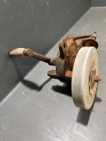 Cast iron clamp hand crank bench grinding wheel sharpening stone - 3