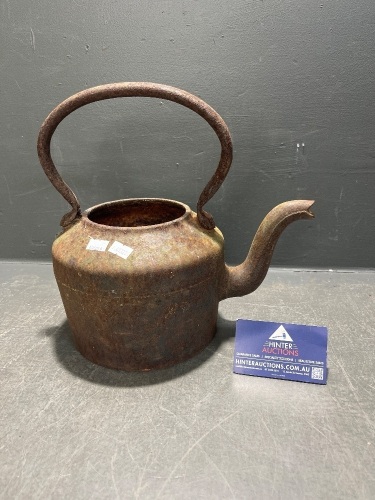 Rusty iron kettle lid missing