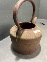 Rusty iron kettle lid missing - 3